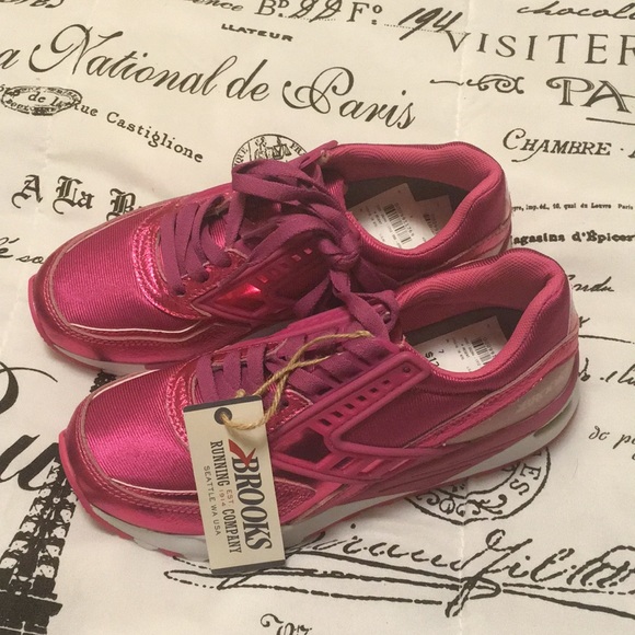 brooks running shoes company